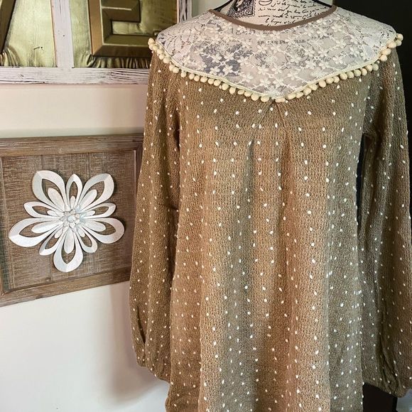 Pom Lace A -Line Sweater Top. Perfect for Fall 🍁
Ryu/Areve! - Picture 2 of 9